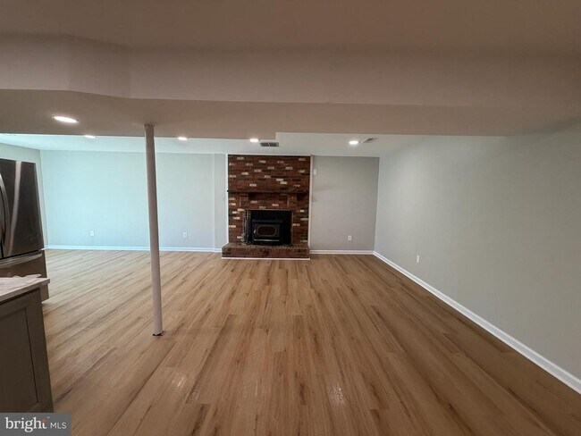 Building Photo - 6521 Lancaster Dr