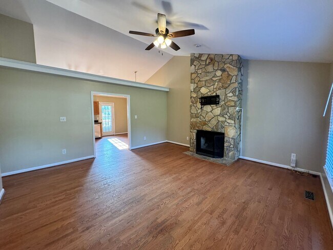 Building Photo - 155 Lorraine Dr
