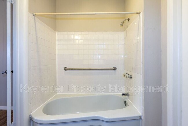 Building Photo - 526 S 39th W Ave