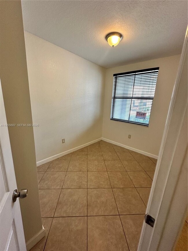 Building Photo - 1018 NE 42nd Ave