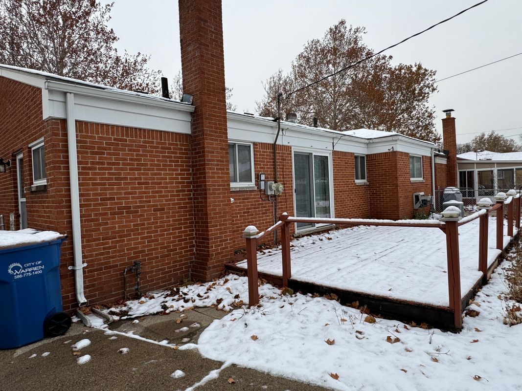 Building Photo - 28556 Milton Ave