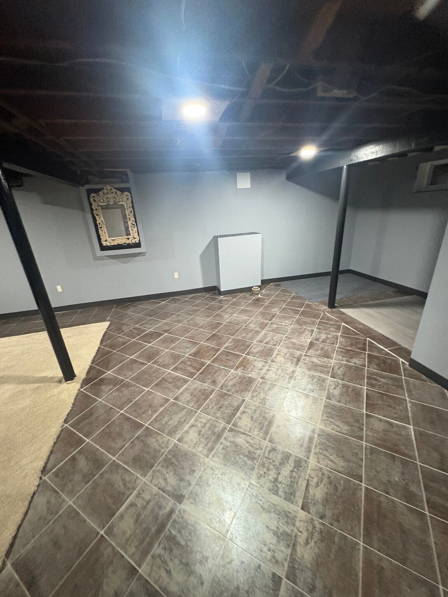 Building Photo - 648 E 6th St