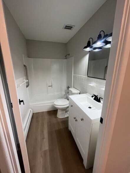 Building Photo - 79 Beths Ave