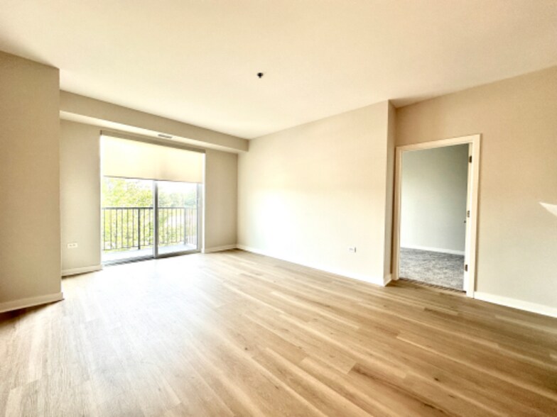 Building Photo - 450 Warrenville Rd