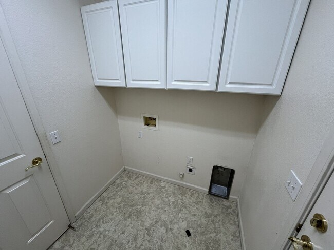 Building Photo - Residential 3 bed 2 bath in Elk grove