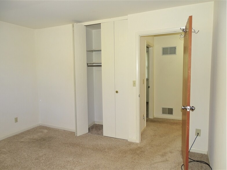 Building Photo - 112 Garden Ave