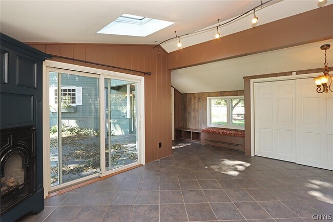 Building Photo - 2890 W Lake Rd