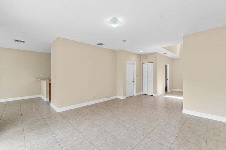 Building Photo - 809 Talia Cir