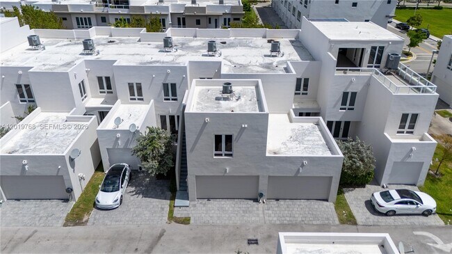 Building Photo - 6440 NW 103rd Psge