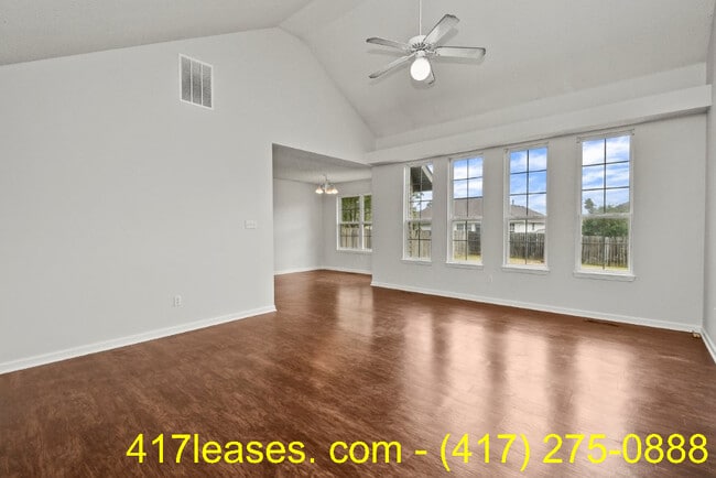 Building Photo - 834 S Duke Ave