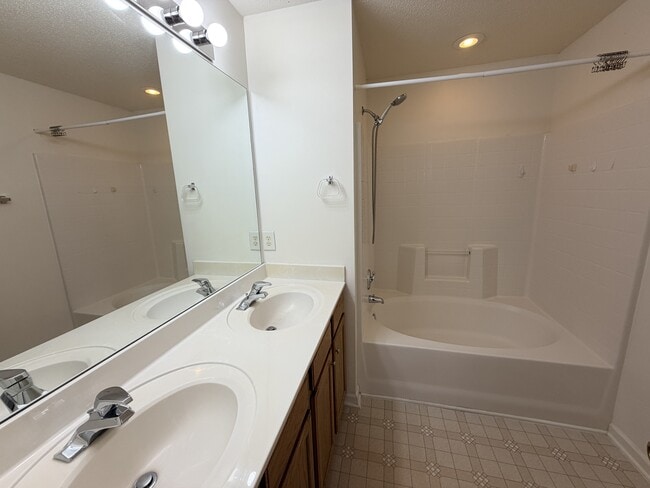 Building Photo - 5106 Bartholomew's Ln