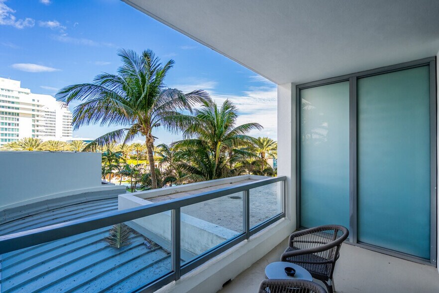 Building Photo - 4441 Collins Ave