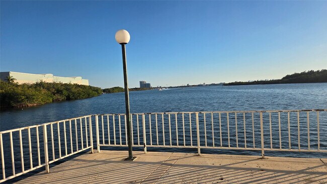 Building Photo - 300 Bayview Dr