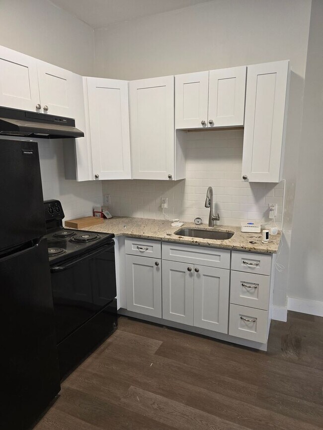 Building Photo - 1321 W Wingohocking St