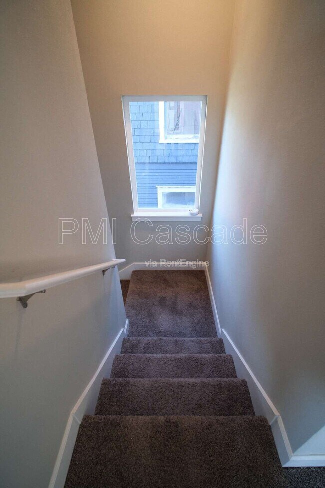 Building Photo - 933 S Sprague Ave