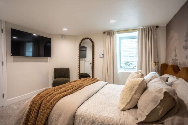 Building Photo - 300 Inca St