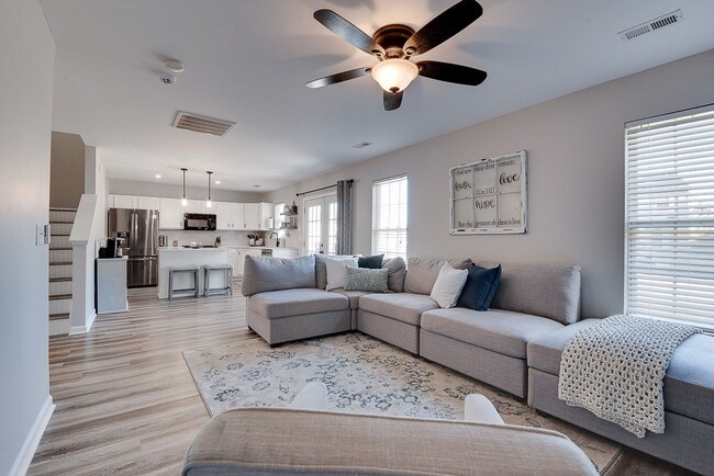 Building Photo - 4 BR/Loft near Simpsonville!  Lawn Maintenance included! Amenities & Close to Shopping & Restaurants