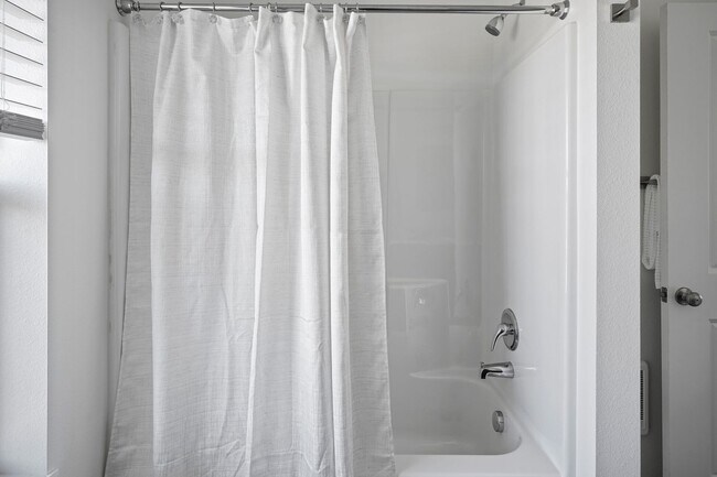 Building Photo - Spring Into Savings: $500 Rent Credit & $5...