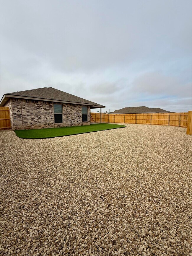 Building Photo - 2501 Kenwood Ave