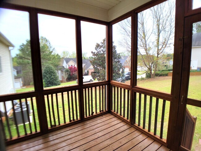 Building Photo - Gorgeous 3BD/2.5BA home with large upstairs bonus room and a 2 car garage in Clayton/Garner area!