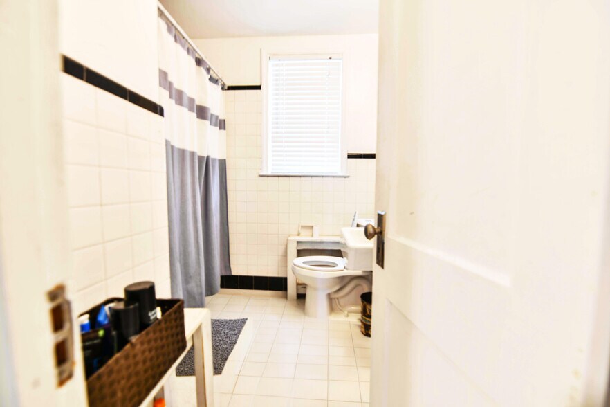 Building Photo - 2714 Forest Dr