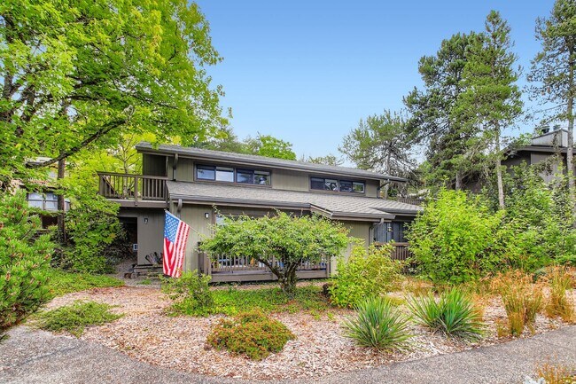 Building Photo - Nicely updated 1 bed 1 bath condo for rent in Sylvan Heights