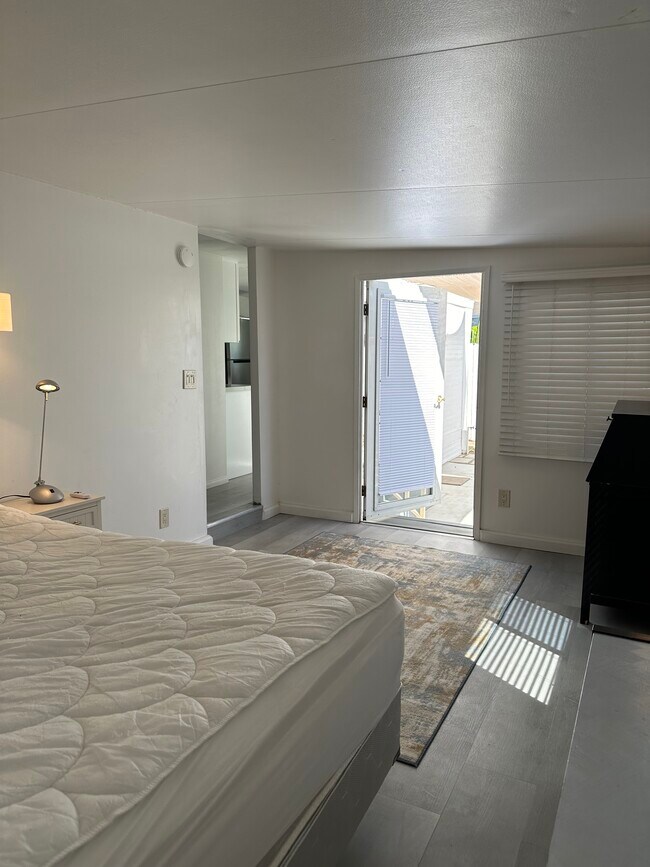 Building Photo - 333 Seminole