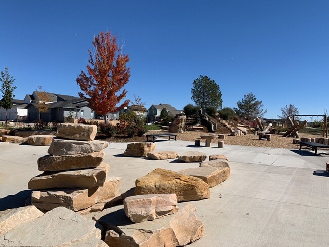 Building Photo - Exquisite 4 Bed 2.5 Bath Single Family Home with 3-car garage