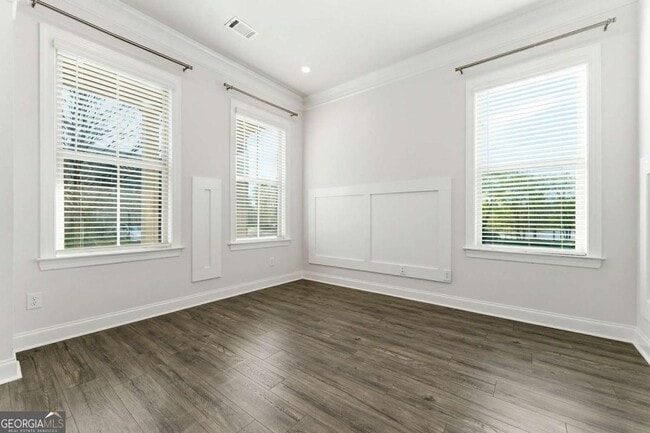 Building Photo - 2025 Abbey Rd