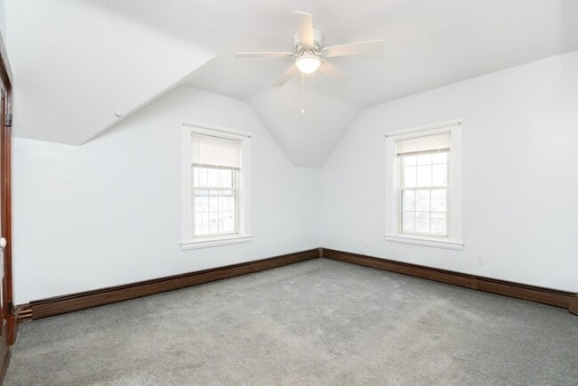 Building Photo - 18 Taber St