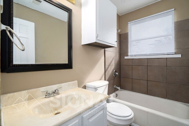 Building Photo - 1337 Woodward Rd