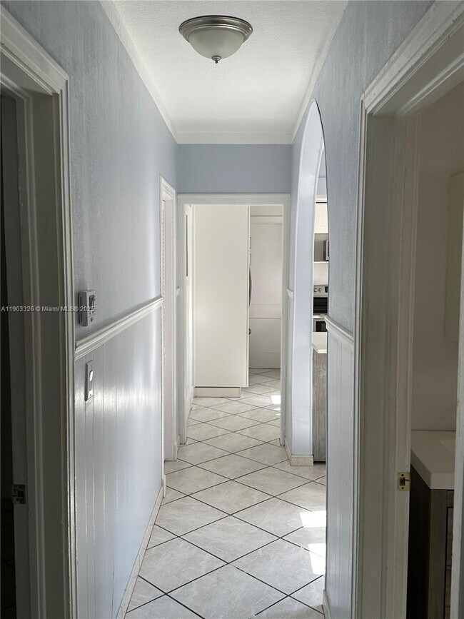 Building Photo - 431 Tamiami Blvd