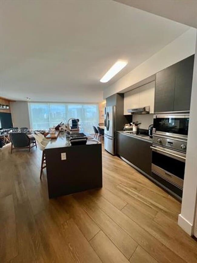 Building Photo - 9821 E Bay Harbor Dr