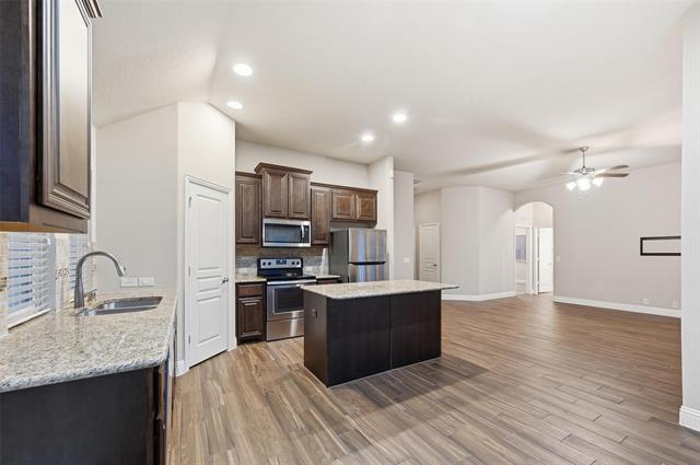 Building Photo - 556 Avery Pt