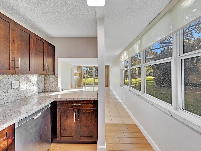 Building Photo - 9451 Evergreen Pl