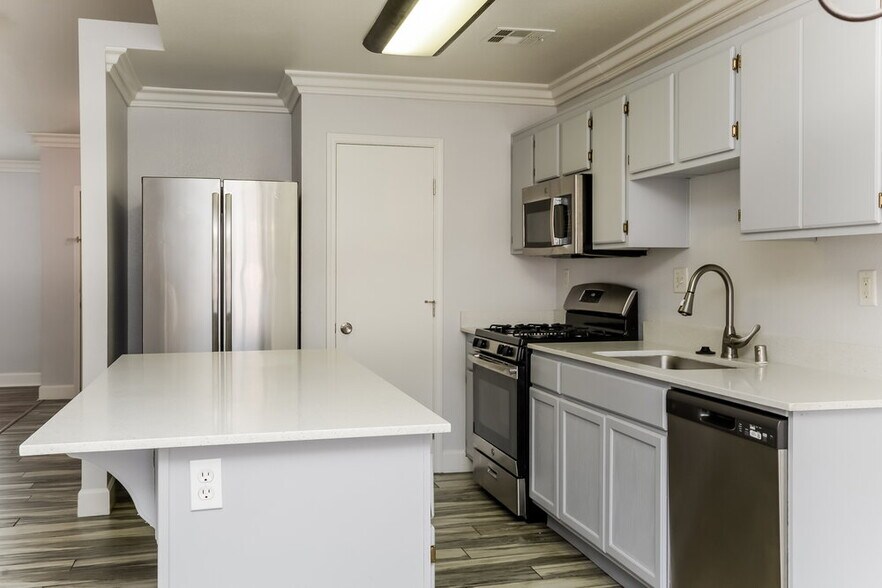 Building Photo - 3118 Flower Garden Ct