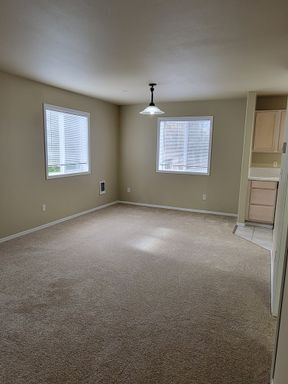 Building Photo - Lovely Silver Lake Townhome with Garage- AVAILABLE NOW