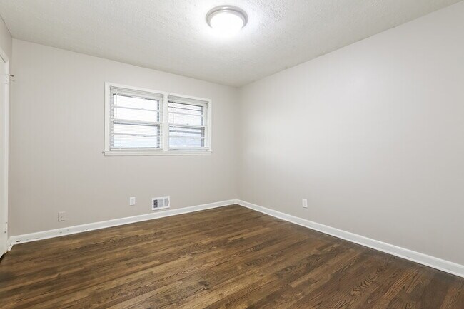 Building Photo - 1650 Bagpipe Pl