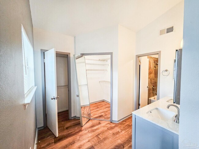 Building Photo - 4607 Lennox Pl
