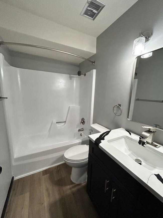 Building Photo - Unique two bedroom 1 1/2 bath with additio...