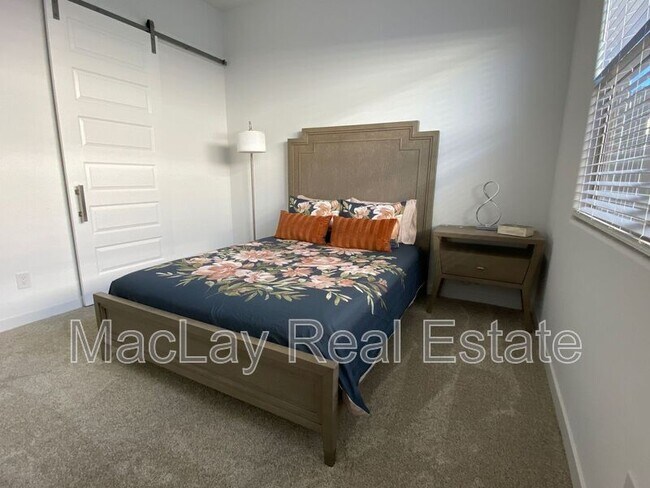 Building Photo - 2996 E Birdsong Ave