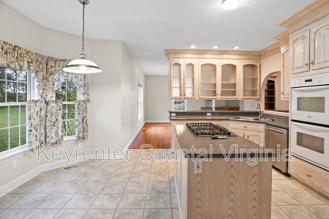 Building Photo - 15470 Turner Dr