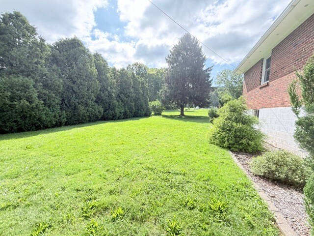 Building Photo - 8712 PA-25