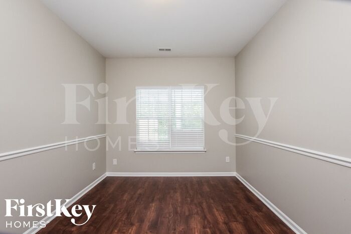 Building Photo - 4075 Shadetree Dr