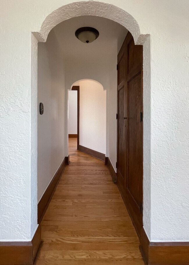 Building Photo - 1605 Yout St