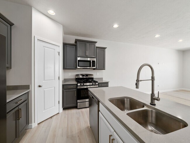 Building Photo - Wau-15083 S Reins Way Bluffdale, UT 84065