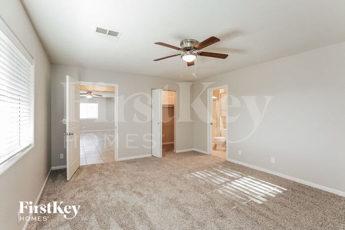 Building Photo - 8439 S 9th Pl