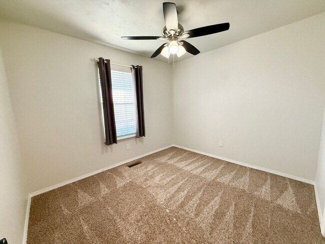 Building Photo - 3608 Peregrine Dr