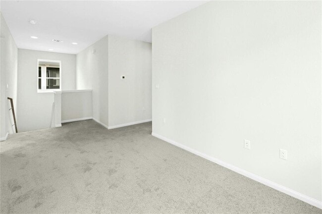 Building Photo - 320 Creek Dr