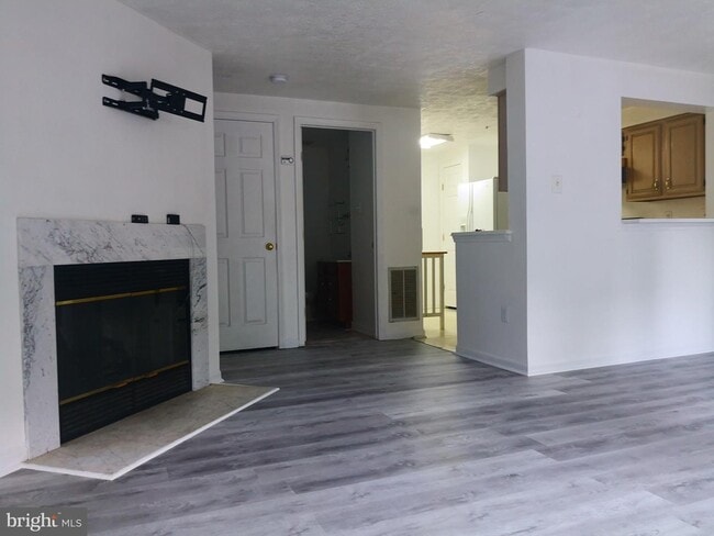 Building Photo - 6033 Weekend Way